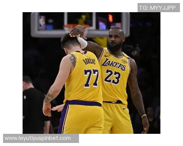 詹姆斯分享与东契奇里夫斯配合心得期待弱侧接球机会 詹姆斯分享与东契奇里夫斯配合心得期待弱侧接球机会