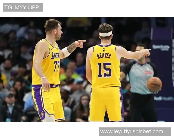 阿里纳斯建议湖人若能引进巨星应果断交易里夫斯以优化阵容 阿里纳斯建议湖人若能引进巨星应果断交易里夫斯以优化阵容