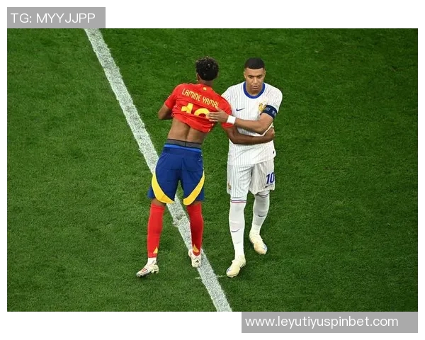 两位金球先生的传奇相遇2006年魔笛首秀梅西国家队首球回顾